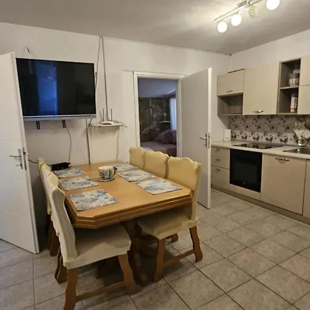 P Stil - Three Bedroom With Hot Tub Ground Floor