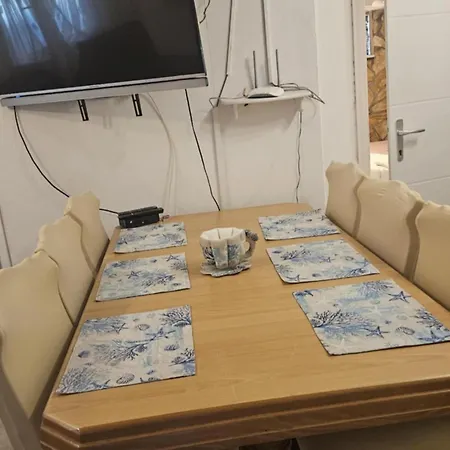 P Stil - Three Bedroom With Hot Tub Ground Floor Apartmán Sukošan