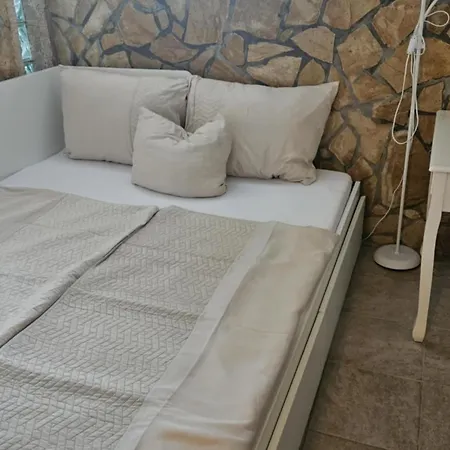 P Stil - Three Bedroom With Hot Tub Ground Floor Apartmán Sukošan