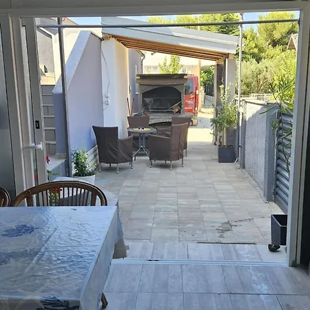 P Stil - Three Bedroom With Hot Tub Ground Floor * Sukošan