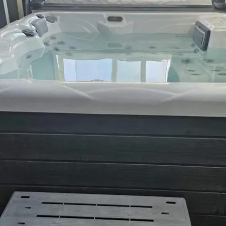 Apartmán P Stil - Three Bedroom With Hot Tub Ground Floor